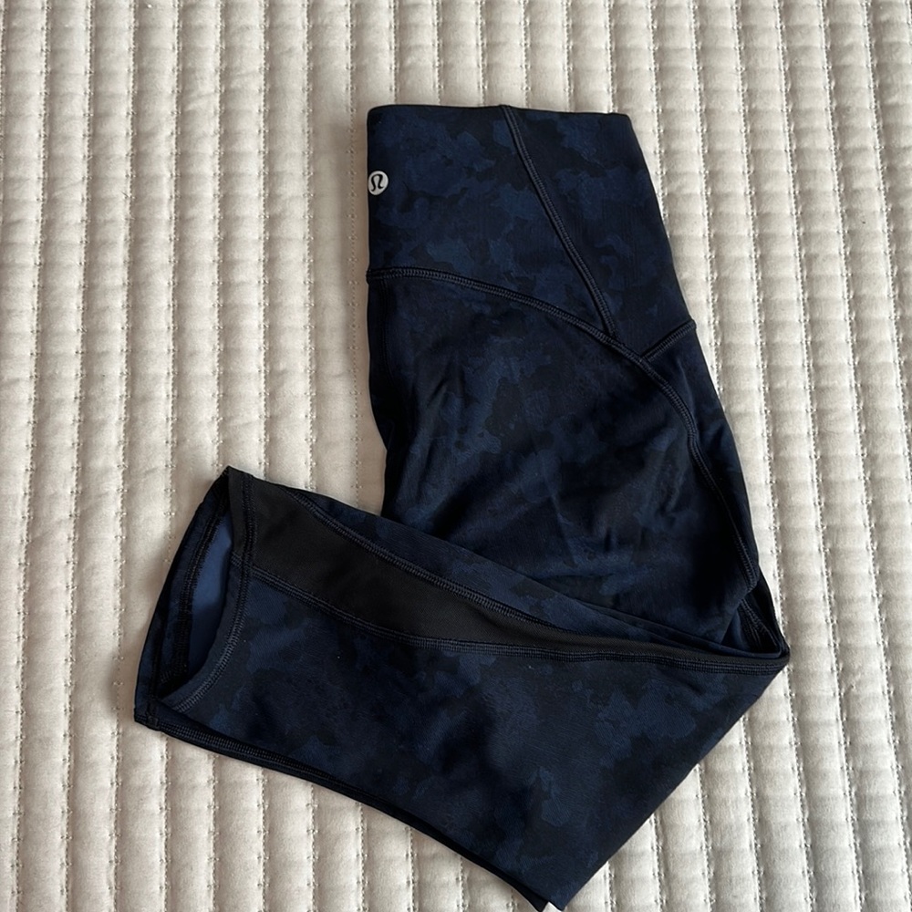 Lululemon blue camo crop leggings